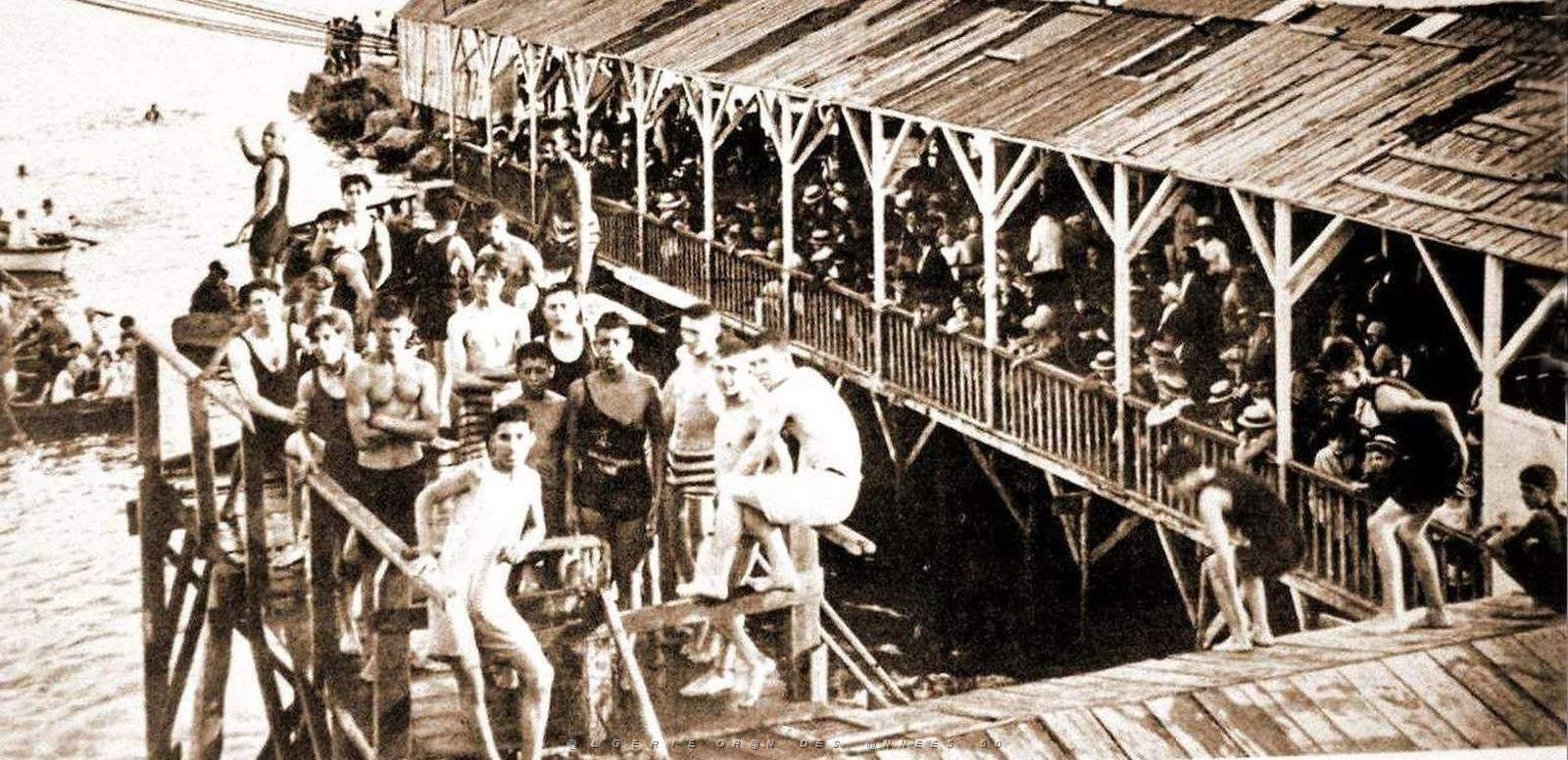 Oran - Jetee du Port - Bains2 - 1928.JPG